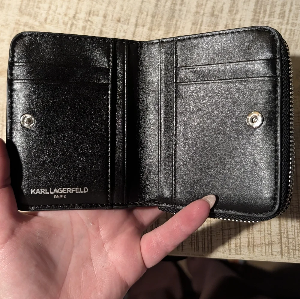 Karl Lagerfeld Paris Jacqueline Leather Wallet Black w/ Raised Block Lettering - Picture 6 of 12